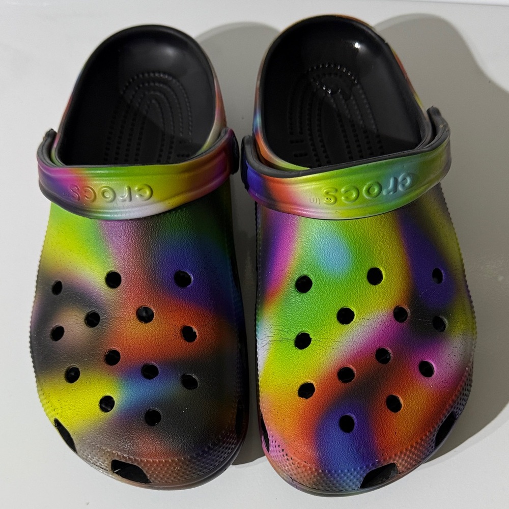 CROCS Tie-Dye Clogs size W10